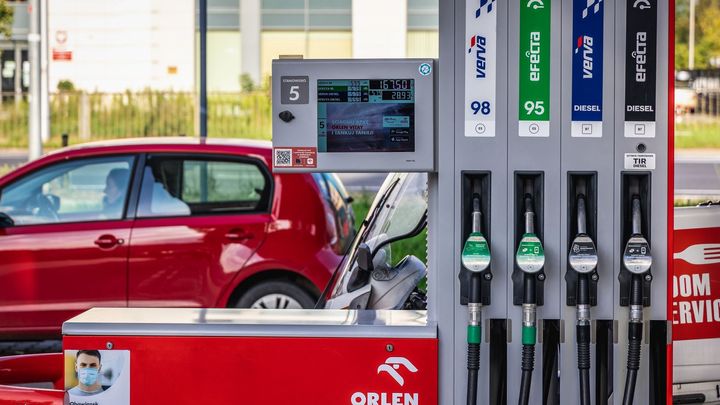 Orlen není jediný, tankovat benzin bez vyšší složky biolihu nepůjde. Co s tím?