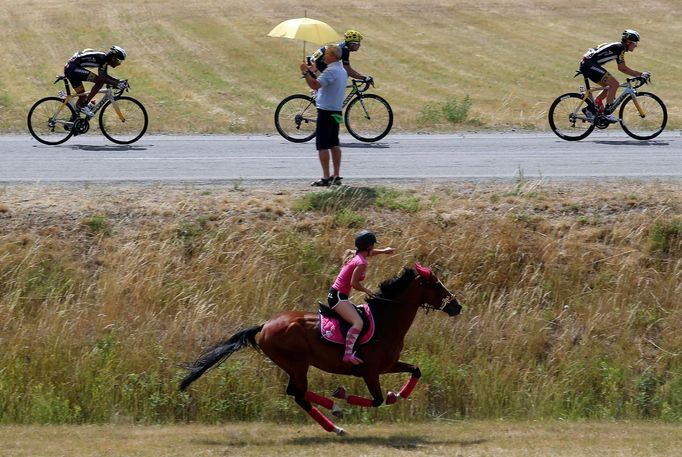 Tour Tour de France 2015: fanoušek na koni