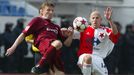 Fotbalista klubu AC Sparta Praha Martin Hašek a Patrik Gedeon ze Slávie v utkání Gambrinus ligy.