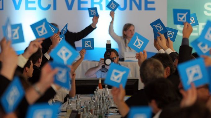Konference VV v roce 2011. V tu dobu se již VV propadávaly v popularitě a trápily je obálkové skandály.