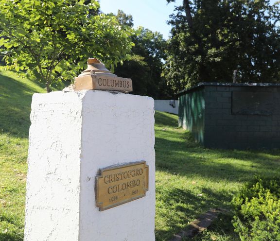 Sochu Kryštofa Kolumba ve městě Yonkers poničil vandal. Není však jasné, zda to souvisí s vlnou ničení konfederačních pomníků.