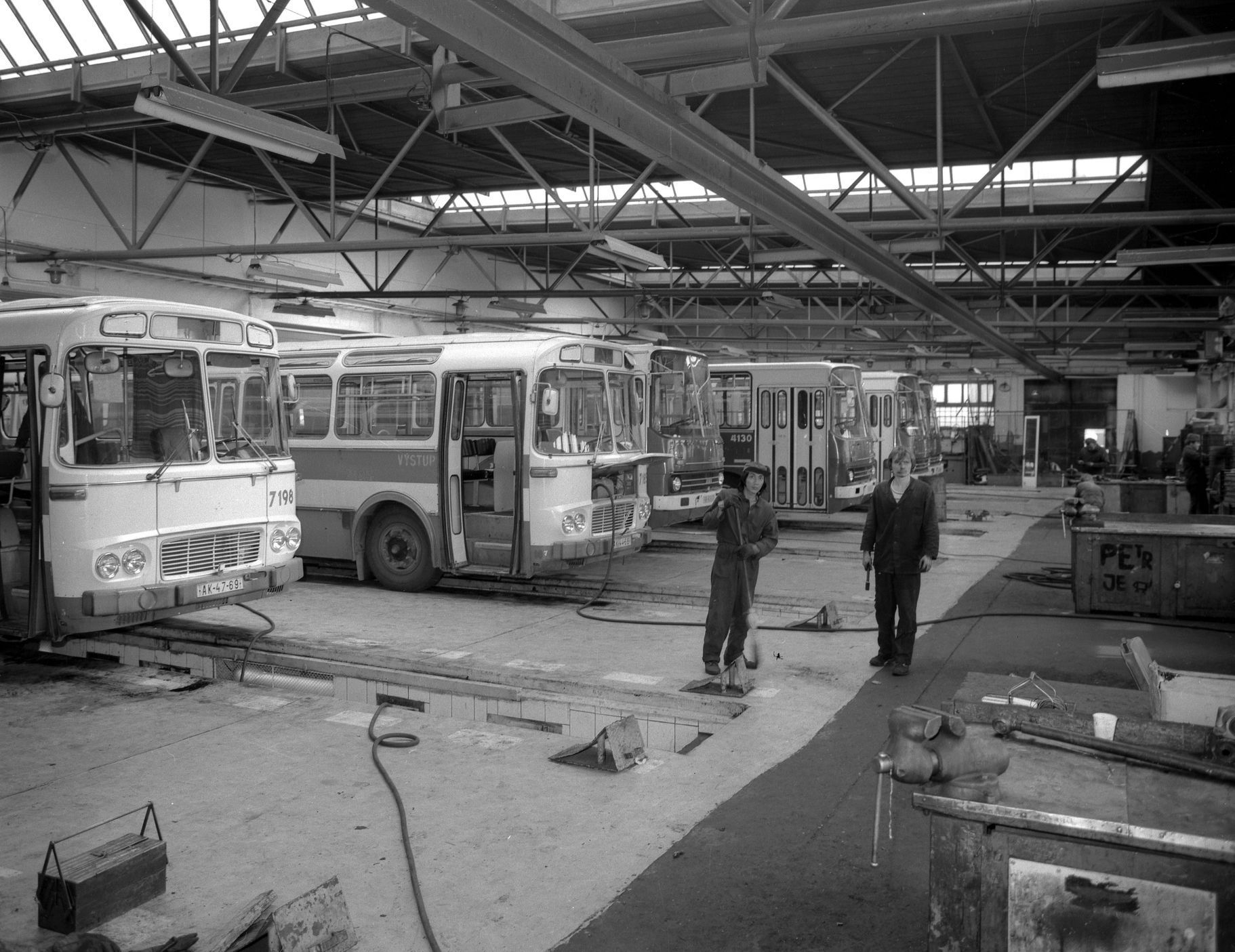 autobusy Praha historie