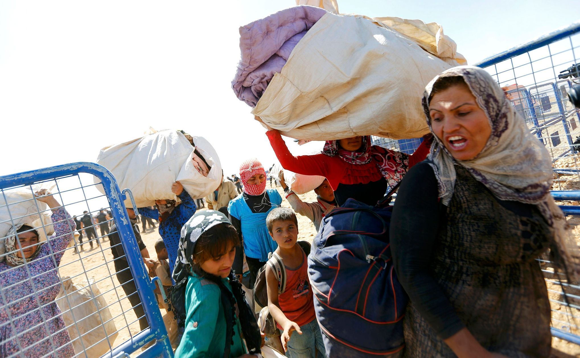 Kurdští uprchlíci na syrsko-turecké hranici.