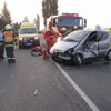 Nehoda dvou aut zablokovala silnici z Hradce