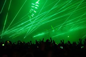 Obrazem: Na festival Metronome přišlo 18 tisíc lidí, vyvrcholil vystoupením Chemical Brothers