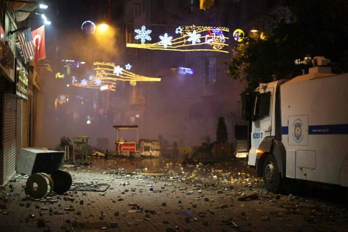 Demonstrace na istanbulském náměstí Taksím očima tureckého fotografa