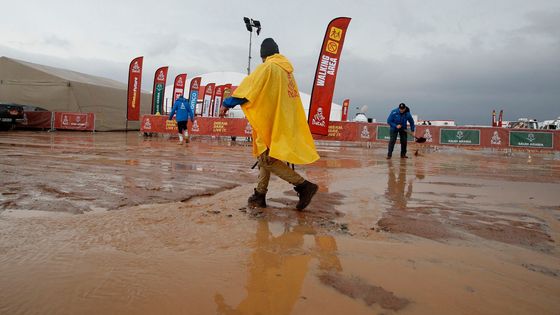 3. etapa Rallye Dakar 2023: povodeň v bivaku