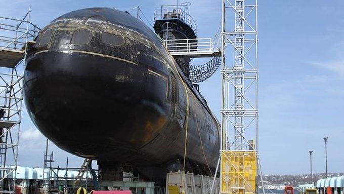 Český výtah na kanadské ponorkové základně v Halifaxu