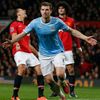 Edin Džeko z Manchesteru City slaví gól do sítě Manchesteru United