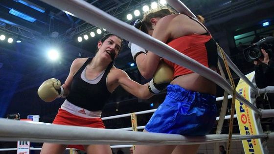 V noci na neděli se v německém Halle konal další boxerský galavečer pod hlavičkou stáje SES Boxing. A v hlavních rolích byli opět čeští bojovníci, konkrétně Lucie Sedláčková a také Jan Holec.