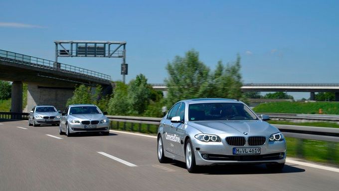 BMW má systémy instalované ve třech vozech řady 5 .