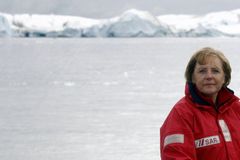 Merkelová hledá v Grónsku důkazy o oteplování