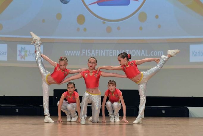 Vítězné závodnice z TJ Sokol Poděbrady v kategorii kadeti Aerobic performance