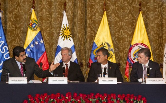 Presidents: (L-R) Nicolas Maduro of Venezuela, Tabare Vasquez of Uruguay, Rafael Correa of Ecuador, and Juan Manuel Santos of Colombia seen today after a meeting in Quito