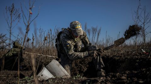 Těla ruských vojáků jako past. V osvobozených územích číhá smrtelné nebezpečí