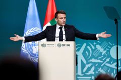 Naprosté zničení Hamásu potrvá 10 let, řekl Macron. Do Kataru poletí jednat o příměří