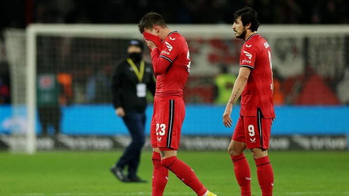 Leverkusen bez Schicka opět neskóroval a prohrál v Augsburgu. Hložek hrál hodinu; Zdroj foto: Reuters