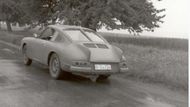 Původní Porsche 911 v šedesátých letech během testů.