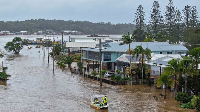Přívalové deště, které již tři dny sužují jihovýchod Austrálie, způsobily ničivé záplavy. snímek je z Port Macquarie severně od Sydney.