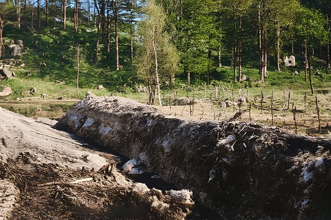 Protitankový příkop Pražské čáry, lokace neznámá, 1938. Kolorováno