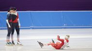 Velice brzy vstoupí do medailových soubojů také rychlobruslařky Martina Sáblíková a Nikola Zdráhalová. Ty se zatím nijak nestresují a při tréninku se nechaly společně fotit polskou závodnicí Luizou Zlotkowskou.