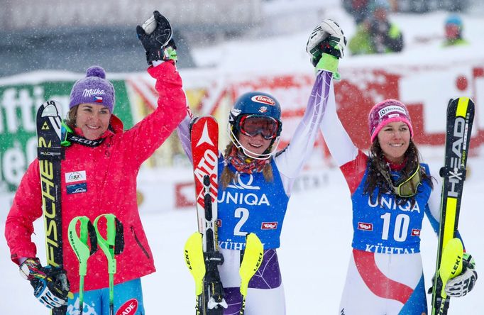 Strachová, Shiffrinová a Holdenerová na stupních vítězů v Kühtai