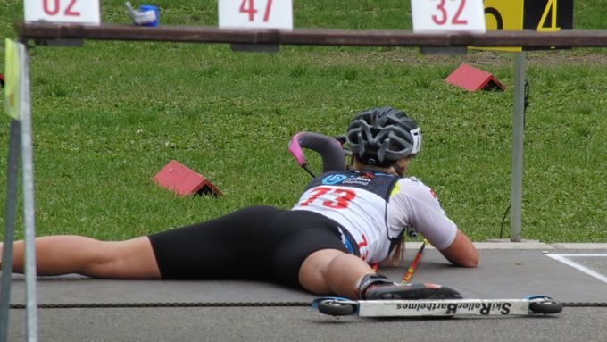 Gabriela Soukalová v úvodním sprintu na MČR v letním biatlonu neuspěla. Po peripetiích před startem nebyla na závod zkoncentrovaná.