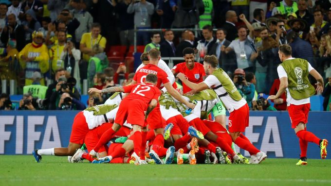 Angličané slaví postup v zápase Kolumbie - Anglie na MS 2018