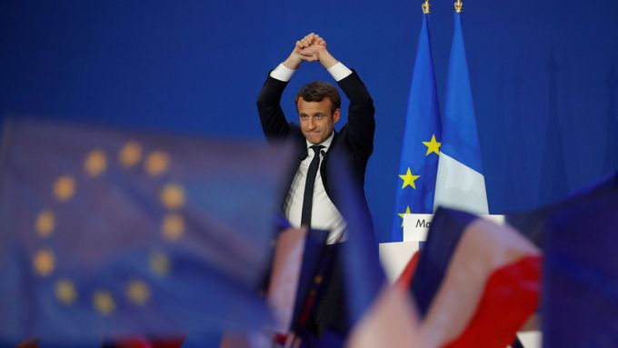 Emmanuel Macron při svém projevu po prvním kole prezidentských voleb.