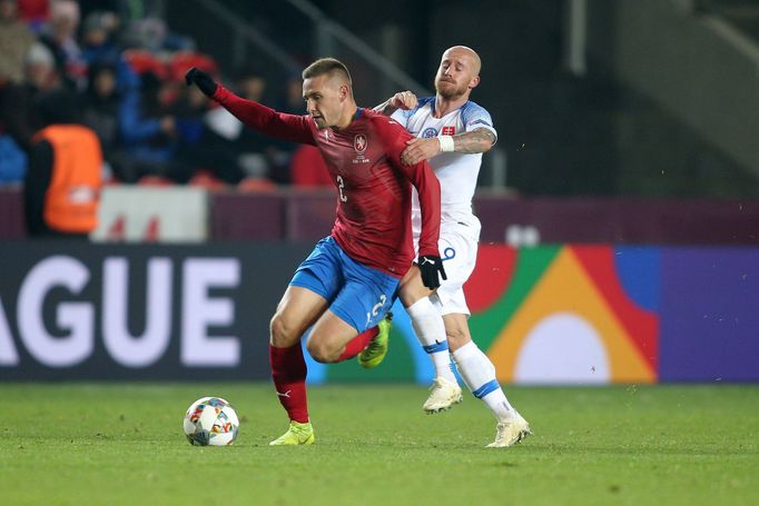 Pavel Kadeřábek a Miroslav Stoch v zápase Ligy národů Česko - Slovensko.