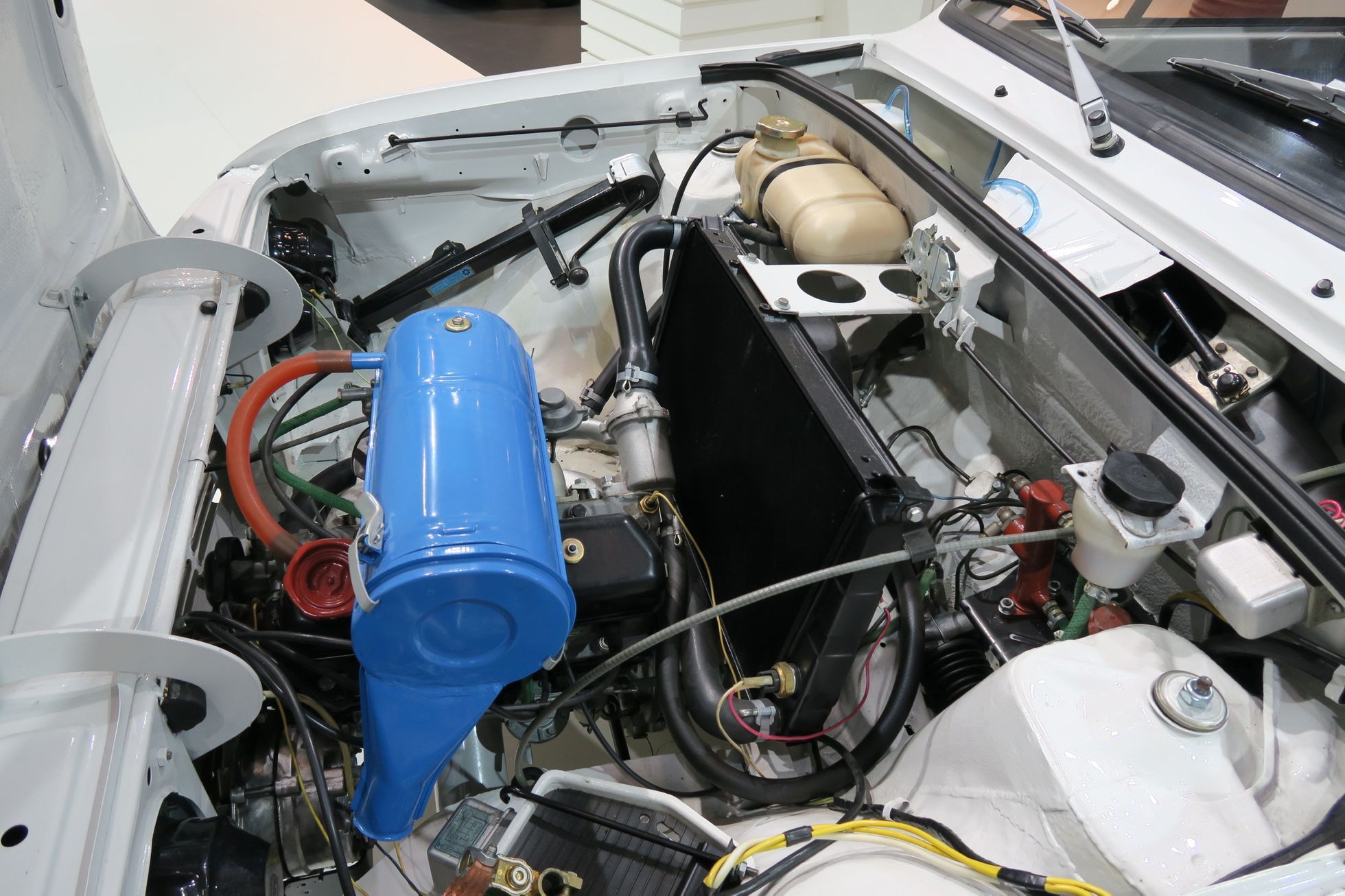 Stánek Škody na výstavě klasických automobilů v Essenu