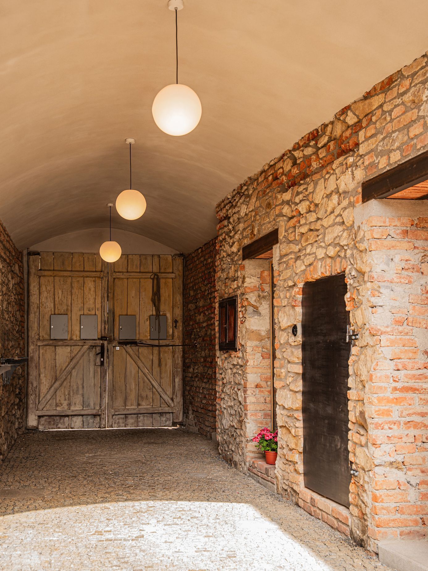 dům s kavárnou, domek, dům, kavárna, jóga, studio, přestavba, realizace, architektura