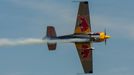 Pilot Beter Besenyei se podílel na vývoji tohoto akrobatického speciálu a je zakládajícím pilotem Red Bull Air Race.