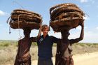 Čeští studenti hledali v opuštěné poušti Gobi nový život. Štěstí nalezli až mezi domorodci v Africe
