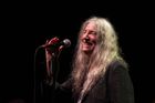 Freedom! Svoboda! Uhrančivá Patti Smith zazpívala v Praze. Její kouzlo stále funguje