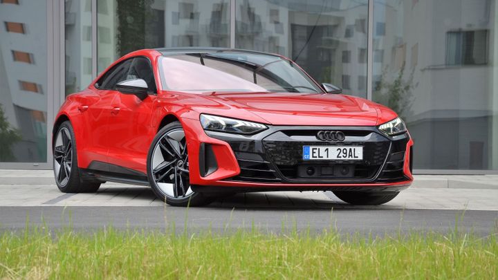 Zbraň hromadného předjíždění. Audi e-tron GT RS je elektromobil takřka bez kompromisů; Zdroj foto: Martin Přibyl