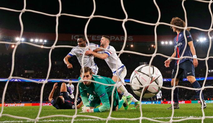 John Obi Mikel scores the first goal for Chelsea