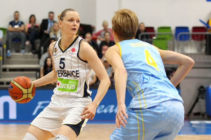 Final Four, USK-Fenerbahce: Jana Veselá (4) - Agnieszka Birzycká