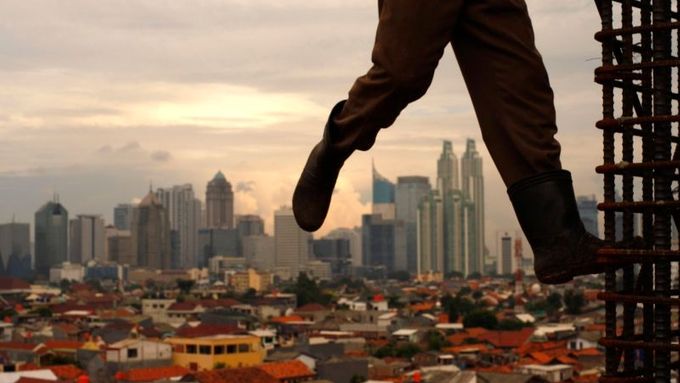 Poetický záběr ukazuje indonéskou metropoli Jakartu.