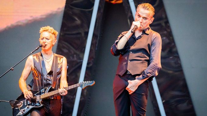 Martin Gore a Dave Gahan při koncertu Depeche Mode minulý týden v Berlíně.