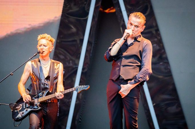 Martin Gore a Dave Gahan při koncertu Depeche Mode minulý týden v Berlíně.