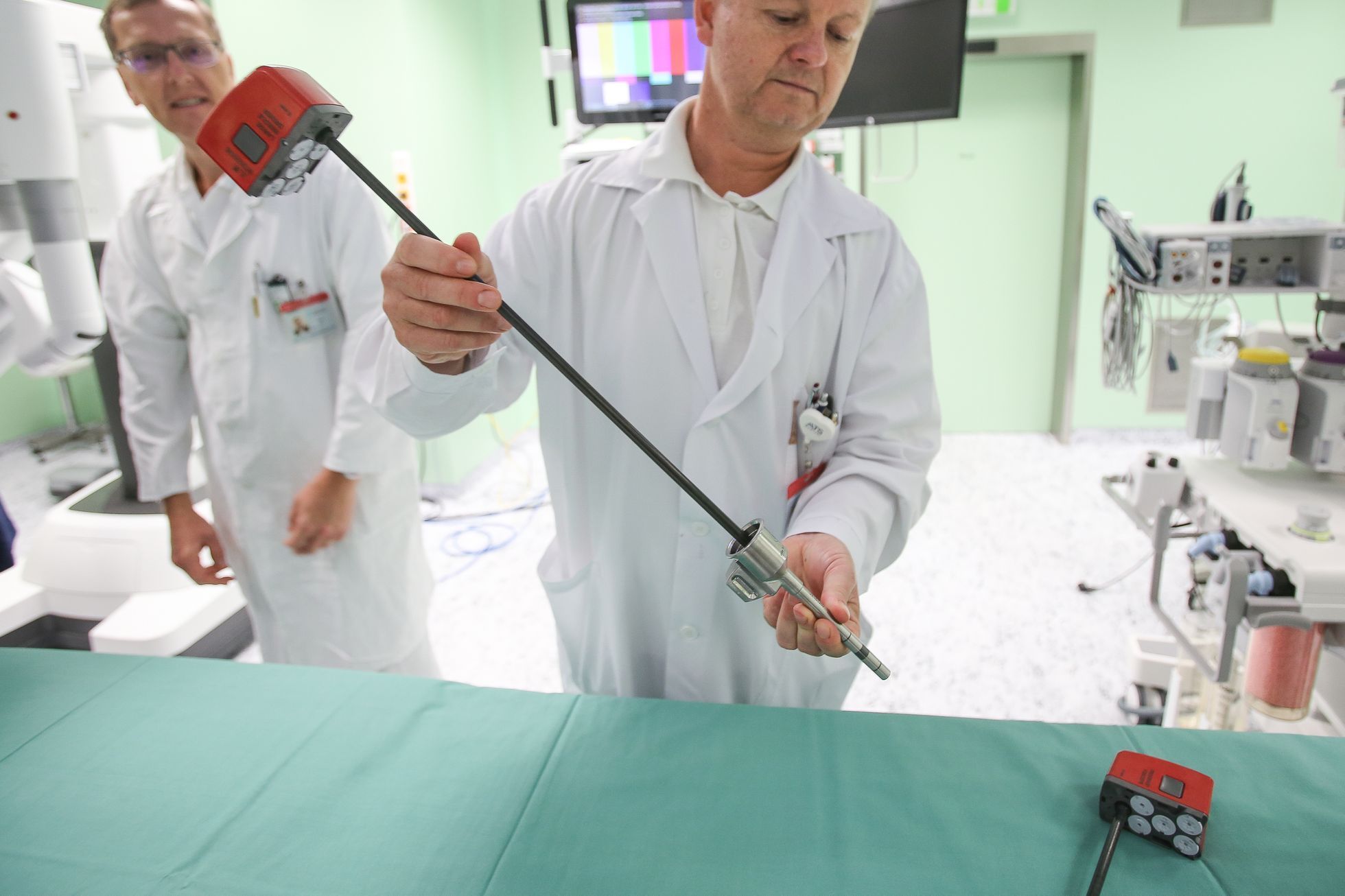Nově otevřené hybridní operační sály s operačním robotem v Nemocnici Na Homolce