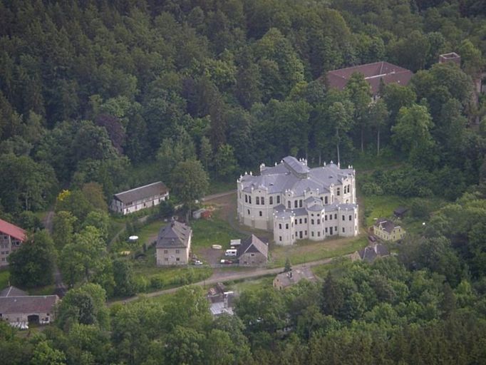 Po 150 letech znovu vyrostl uprostřed lesů na Tachovsku architektonický klenot...