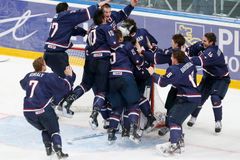 Juniorský titul dobyli Američané, bronz má Rusko