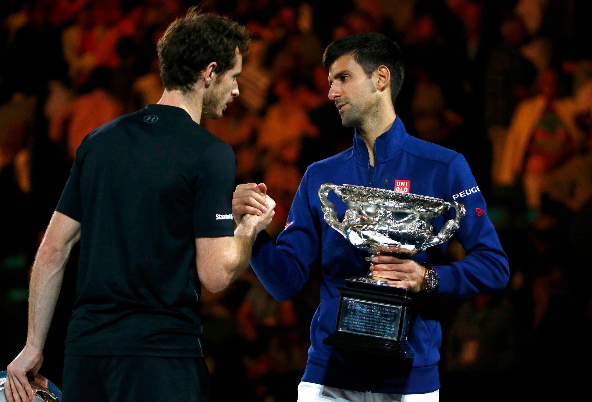 Novak Djokovič (vpravo) a Andy Murray ve finále Australian Open 2016