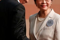 Hongkong povede žena, kterou podporuje čínský režim
