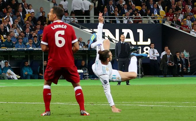 fotbal, Liga mistrů 2017/2018, Real Madrid - Liverpool, Gareth Bale střílí nůžkami gól