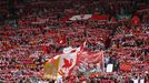 Fanoušci Liverpoolu zůstali věrni své pověsti a domácí hráče bouřlivě přivítali