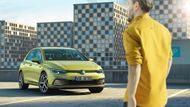 Volkswagen Golf osmé generace, začátek března 2020. Postupem roku klasický "civilní" Golf doplní sportovní verze GTI a R nebo plug-in hybrid GTE.