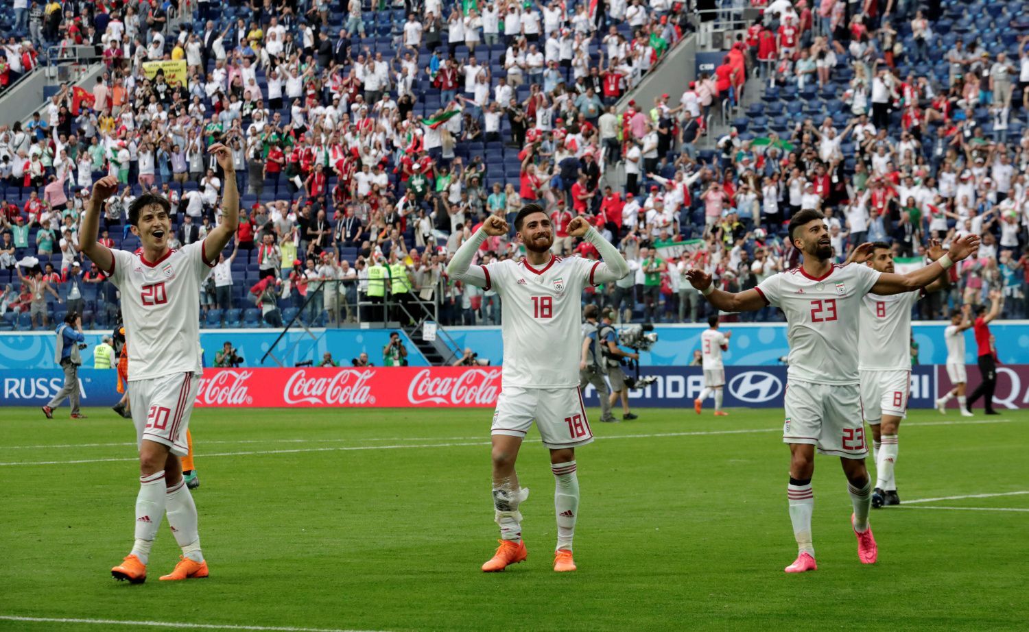 Fotbalisté Íránu slaví vítězství v zápase s Marokem na MS 2018